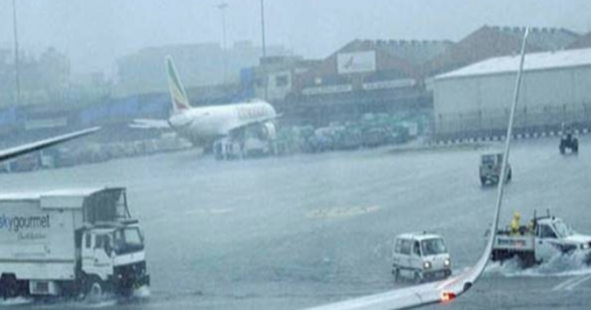 Delay, Flight, Dubai-Mumbai, Heavy Rain