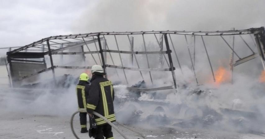 Hot chocolate: 17 tons of cocoa burns on German highway