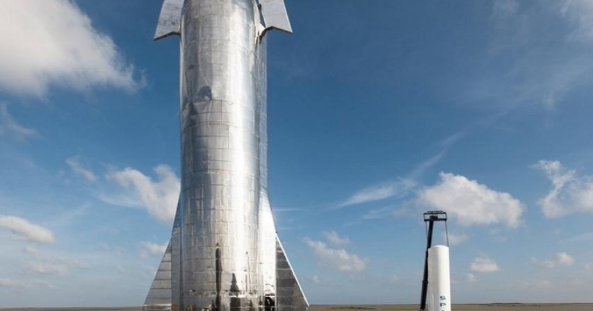 Musk unveils SpaceX rocket designed to get to Mars and back