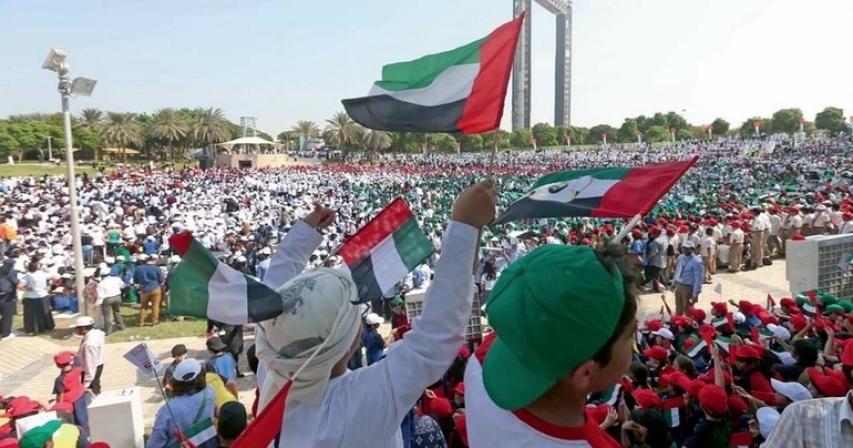 Sheik Mohammed approaches inhabitants to raise UAE banner on November 3