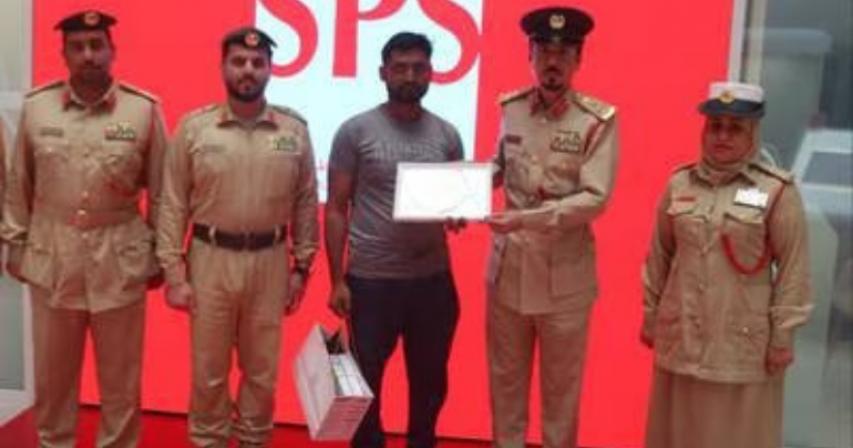 Dubai Driver hand-over Dh101,000 to Police