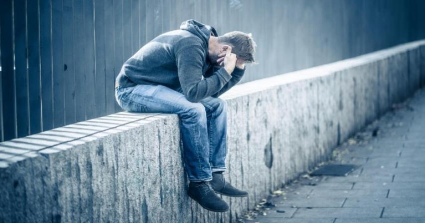 UAE: High Costs Drive Youth to Self-Help