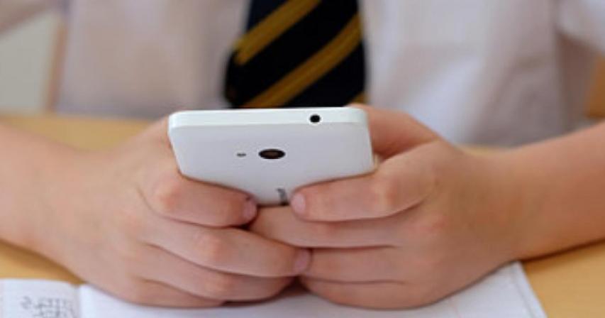 uae-schools-restrict-mobile-phones-to-minimize-student-distractions