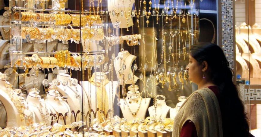 uae-shoppers-prefer-lightweight-gold-jewelry-amid-high-prices