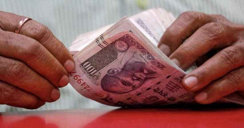 indian-rupee-may-hit-26-to-the-uae-dirham-as-rbi-loosens-grip