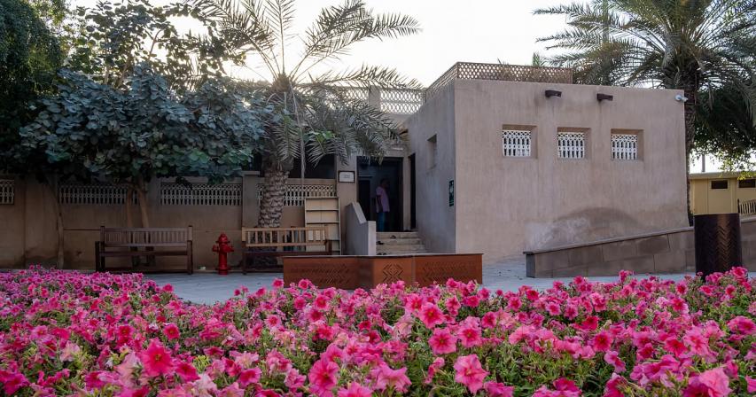 dubai-this-28-year-old-mosque-in-al-shindagha-still-hosts-daily-prayers
