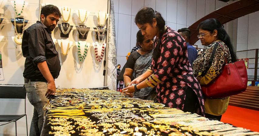 Dubai gold prices at new record high, 22K surges above Dh350 per gram