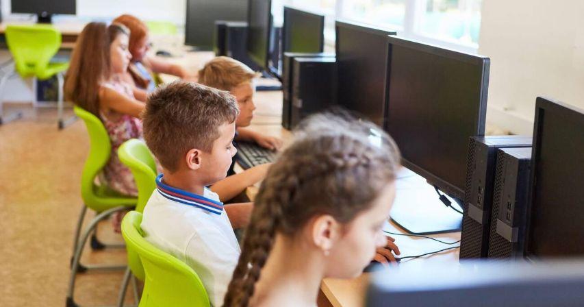 UAE extends distance learning for the full academic year