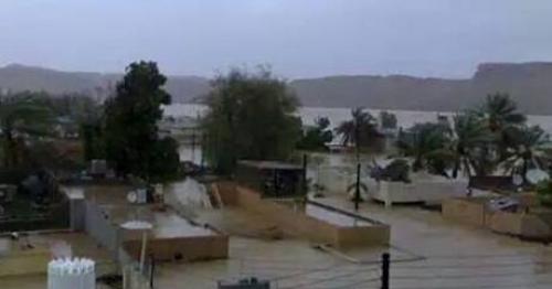 Cyclone ravages Yemeni island, heads to Oman