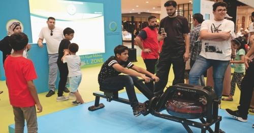 Customers at shopping center in Dubai partake in Fitness Challenge