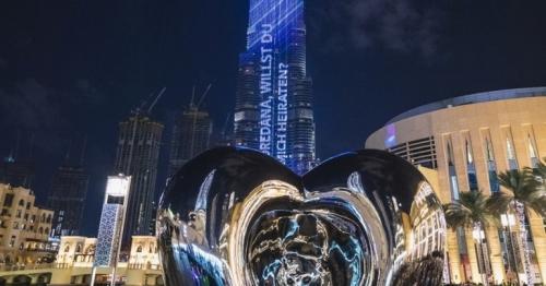 Man proposes to girlfriend on Burj Khalifa's LED panel