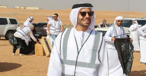 Emirati businessman cleans desert on first day of 2020