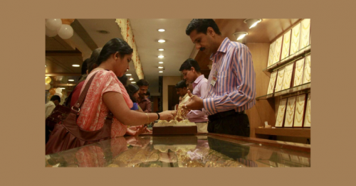  Gold Prices Slip in Dubai Amidst Record Peak 