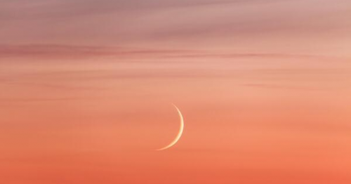 Saudi Arabia calls on Muslims to look for crescent moon