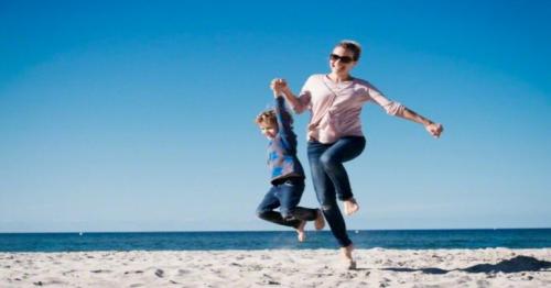 How parents can help children reduce screen time