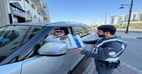 UAE: Police surprise 60 drivers with gifts for following traffic rules in Abu Dhabi UAE: Police surprise 60 drivers with gifts for following traffic rules in Abu Dhabi