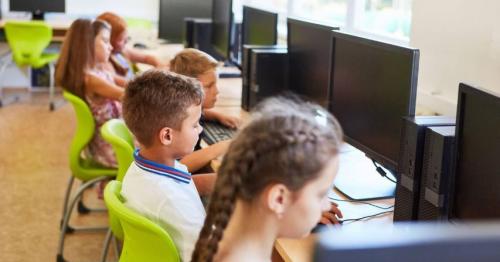 UAE extends distance learning for the full academic year